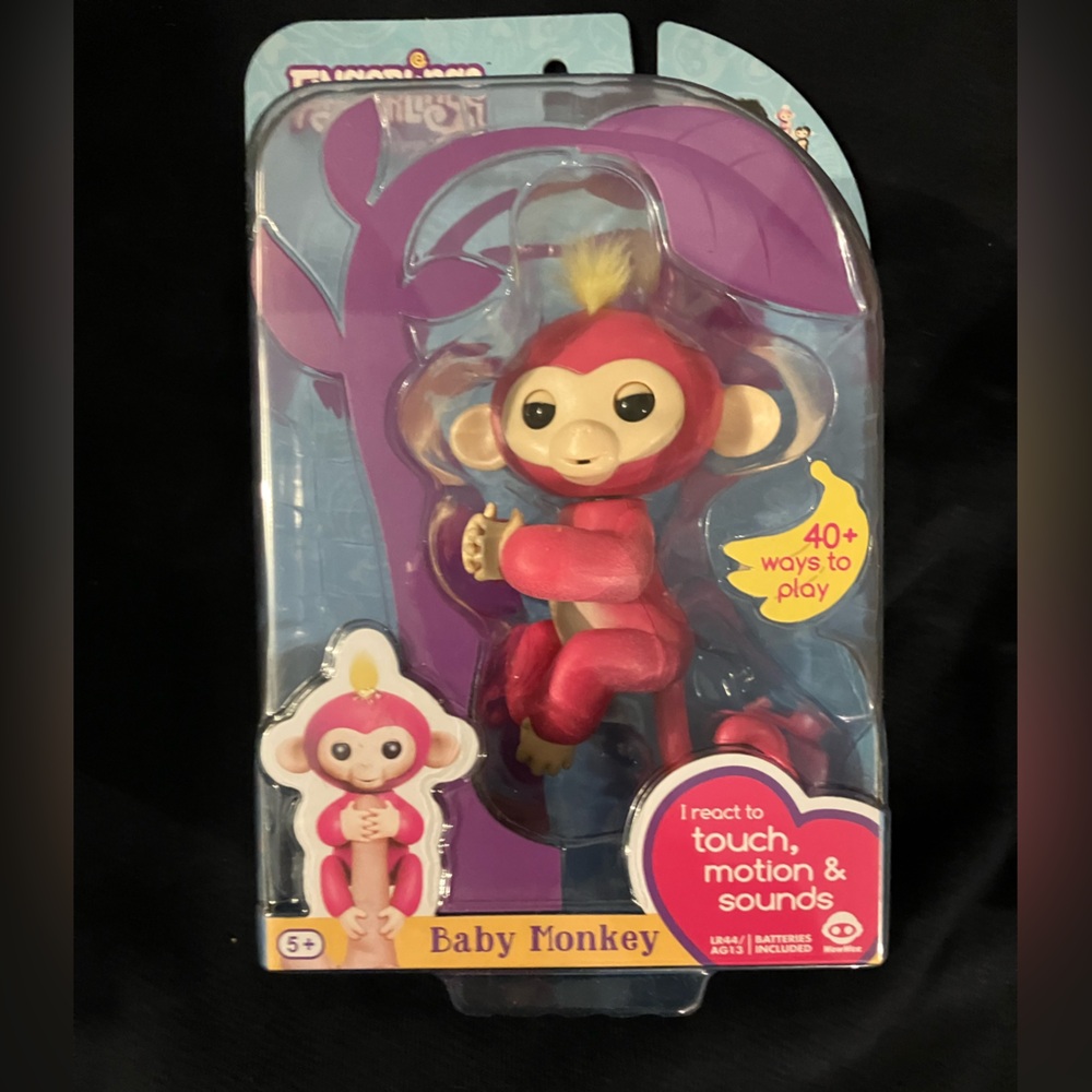 WowWee Fingerlings Interactive Baby Monkey Bella Pink